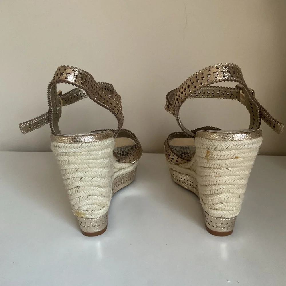 Gianni Bini Gold Metallic Espadrille Platform Wedge Sandals Size 8